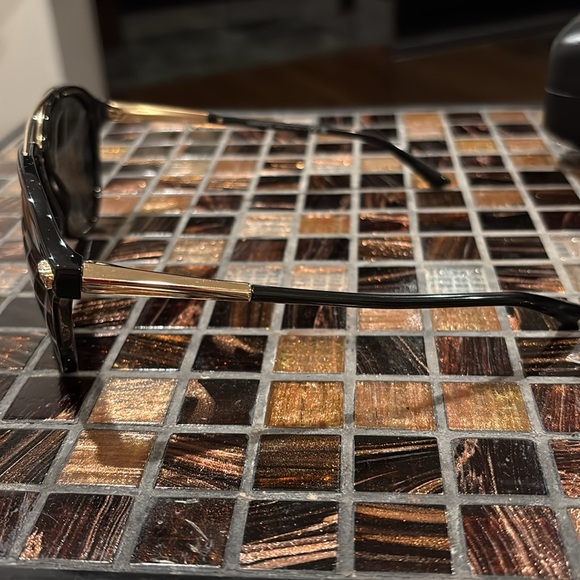 Flash sale🔥EUC Authentic Versace Sunglasses Black Rock Icons 58’ w/Gold Accents - Picture 7 of 10